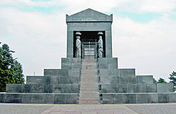 Monument to the Unknown Hero Avala1.jpg