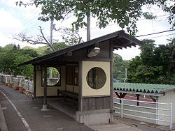 Nishihata Station May 2005.jpg