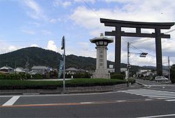 Ohmiwa Shrine Big Torii.jpg