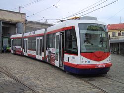 Olomouc, Sokolská, tramvajová vozovna, Inekon 01 Trio (2).jpg