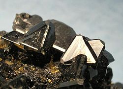 Tetrahedrite-Chalcopyrite-Sphalerite-251531.jpg