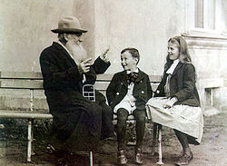 Tolstoy and his grandchildrens.jpg