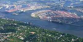 Port of Hamburg and the quarter Othmarschen (in front).View from north-west.