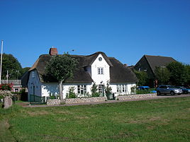 A thatched house in Midlum