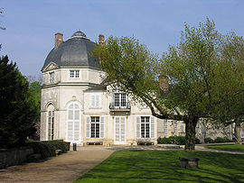 Château de Châteauneuf-sur-Loire, Loiret, France.jpg