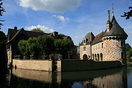 Chateau St Germain de Livet(Vue Sud).JPG