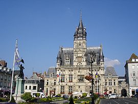 Hôtel de ville de Compiègne.jpg
