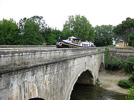 Anjodi on the Pont Canal de la Cesse.jpg