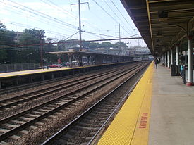 Looking southward along Track 4 towards the center of Trenton Transit Center.jpg