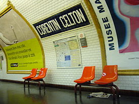 Metro Paris - Ligne 12 - Station Corentin Celton - Sièges.jpg