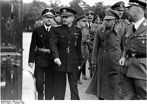 Bundesarchiv Bild 121-1010, Berlin-Lichterfelde, Suner, Himmler.jpg