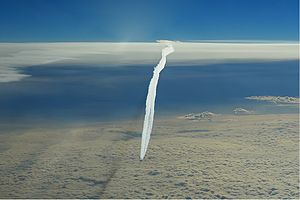 Contrails from a S7 Airlines Tupolev Tu-154M