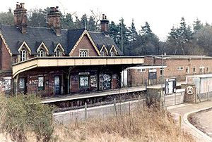 Crowthorne Railway Station.jpg
