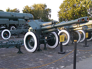 D1 howitzer kiev.jpg
