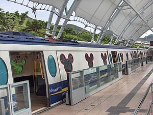 A Disneyland Resort Line train
