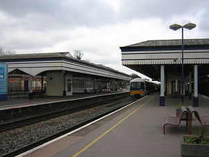 Maidenhead railway station platforms 2006.jpg