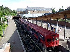 Mortensrud stasjon 18jun2005.jpg