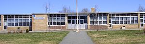 Mount-Edward-Elementary-School-2006-04-22.jpg