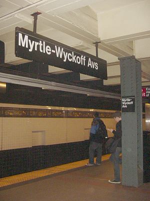 Myrtle Wyckoff BMT Canarsie Line platform.JPG