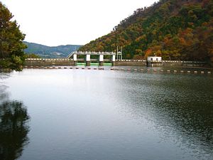Nakagi Dam and lake.jpg