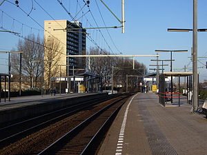 Station Den Haag Moerwijk perrons.jpg