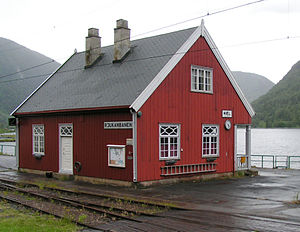 Stationsgebaeude Mæl 2004 SRS.jpg