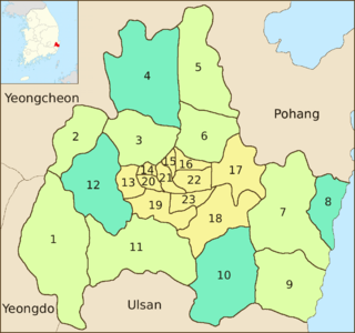 Map of the coastal district previously mentioned. Its center, covering about a sixth of the area, is divided into 11 subdivisions. The surrounding regions are divided into eight subdivisions in a different color. The rest, four subdivisions in a third color, are scattered to the northeast, west, southeast and east respectively.