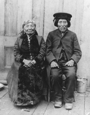 Washington edu Duw. man & woman Old Tom & Madeline, Portage Bay, Seattle, c 1904, NA591.jpg