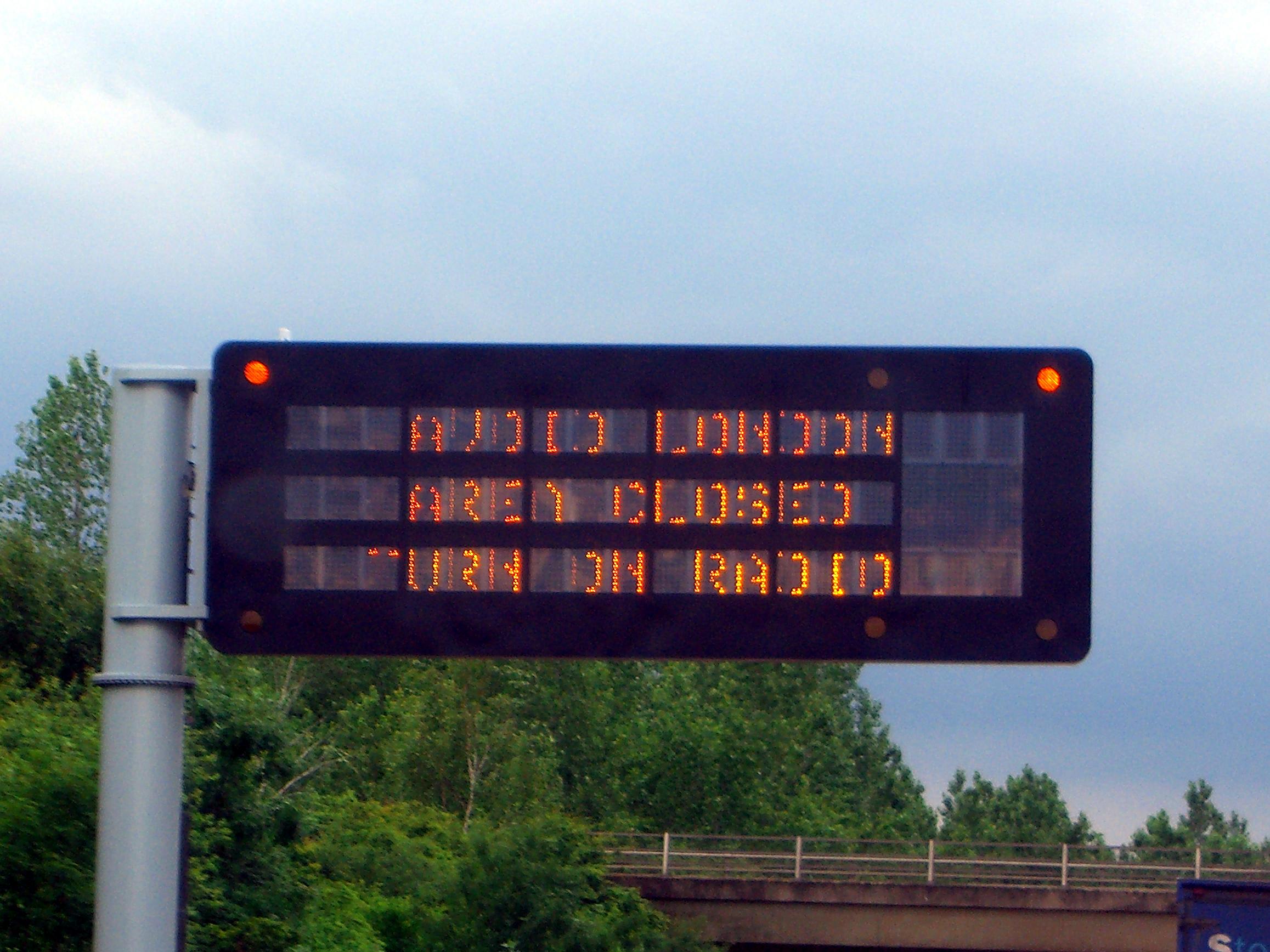 Sign message. Variable message sign.