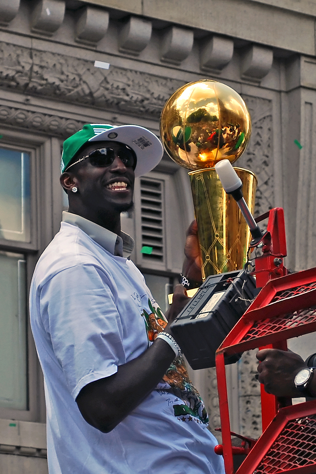 Miller brings back Larry O'Brien NBA Championship Trophy to Gaithersburg, Sports