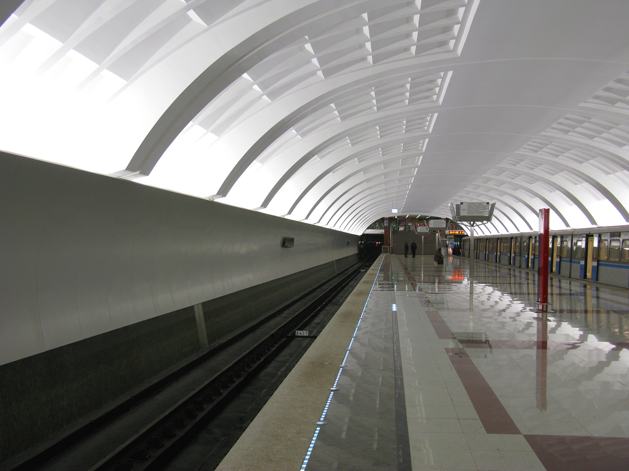 Станция метро Митино платформа