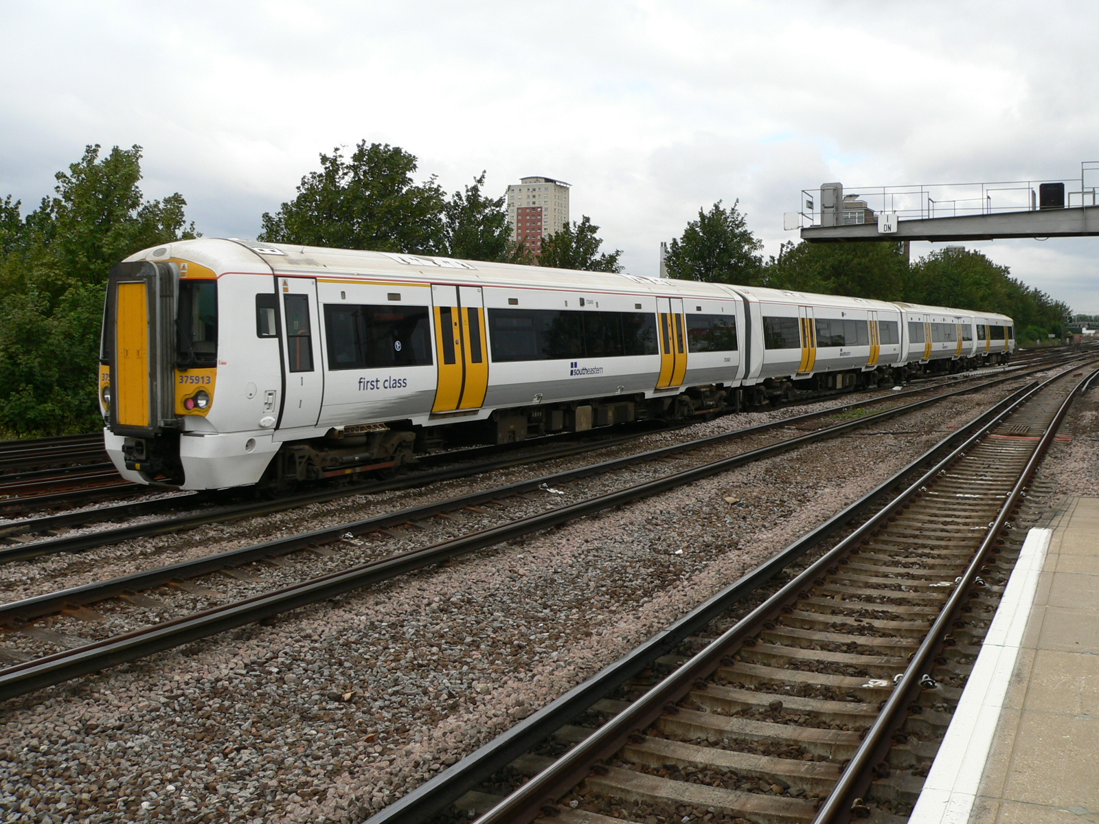 Southeastern Train Operating Company   NewCross 375913 01 