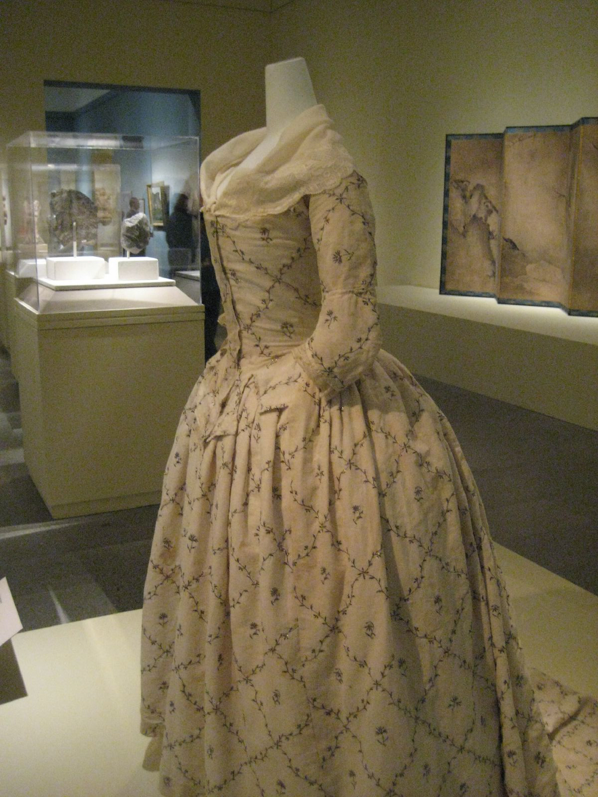 Close-bodied Gown