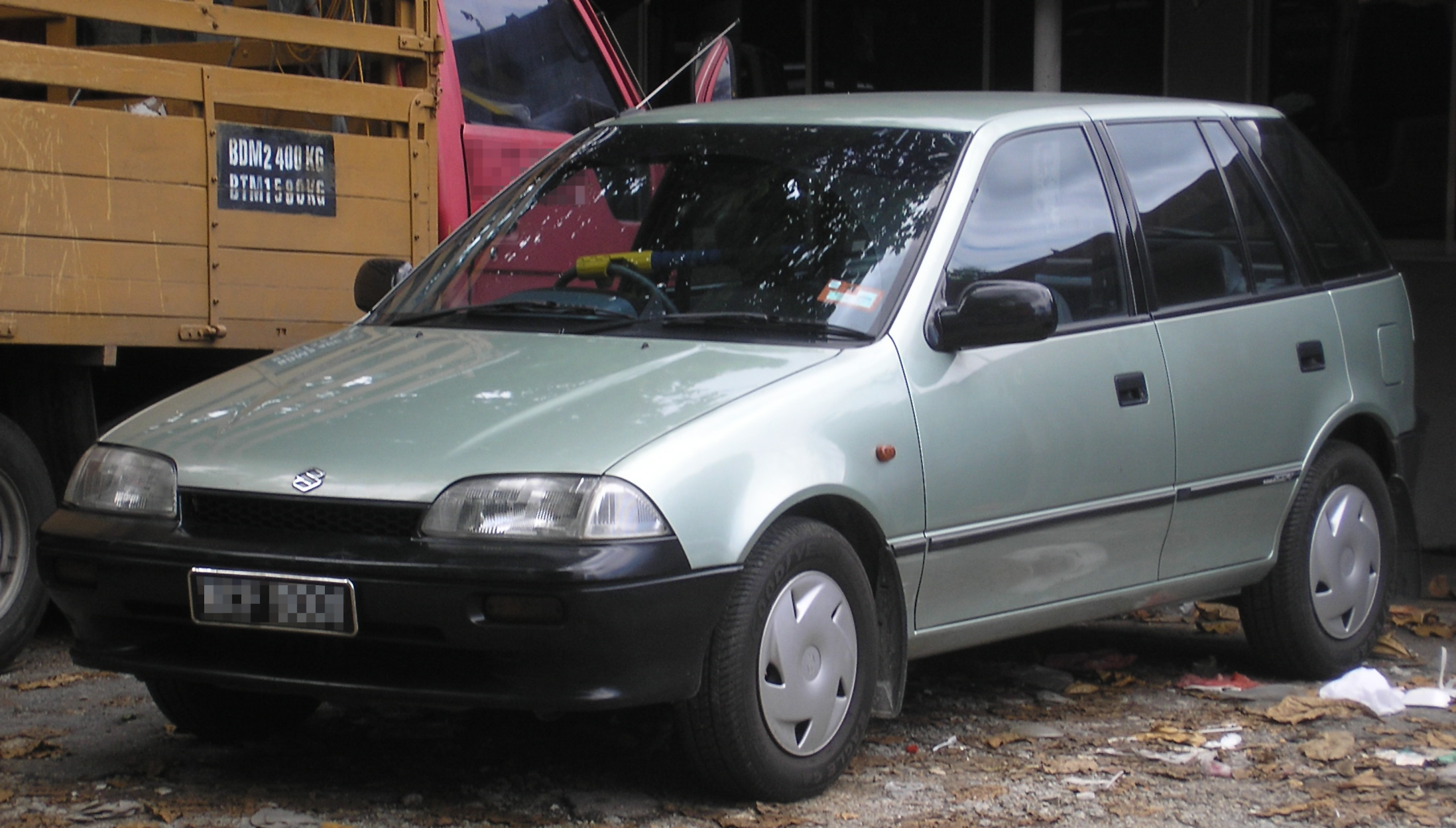 1990 geo 5 door hatchback