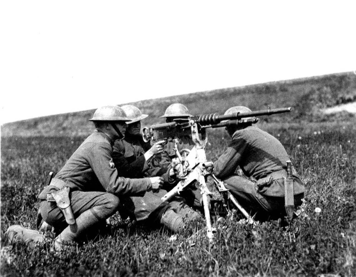 Metal Figures Soldier with Hotchkiss machine gun 1918 WW1 1/24 S World War 1 