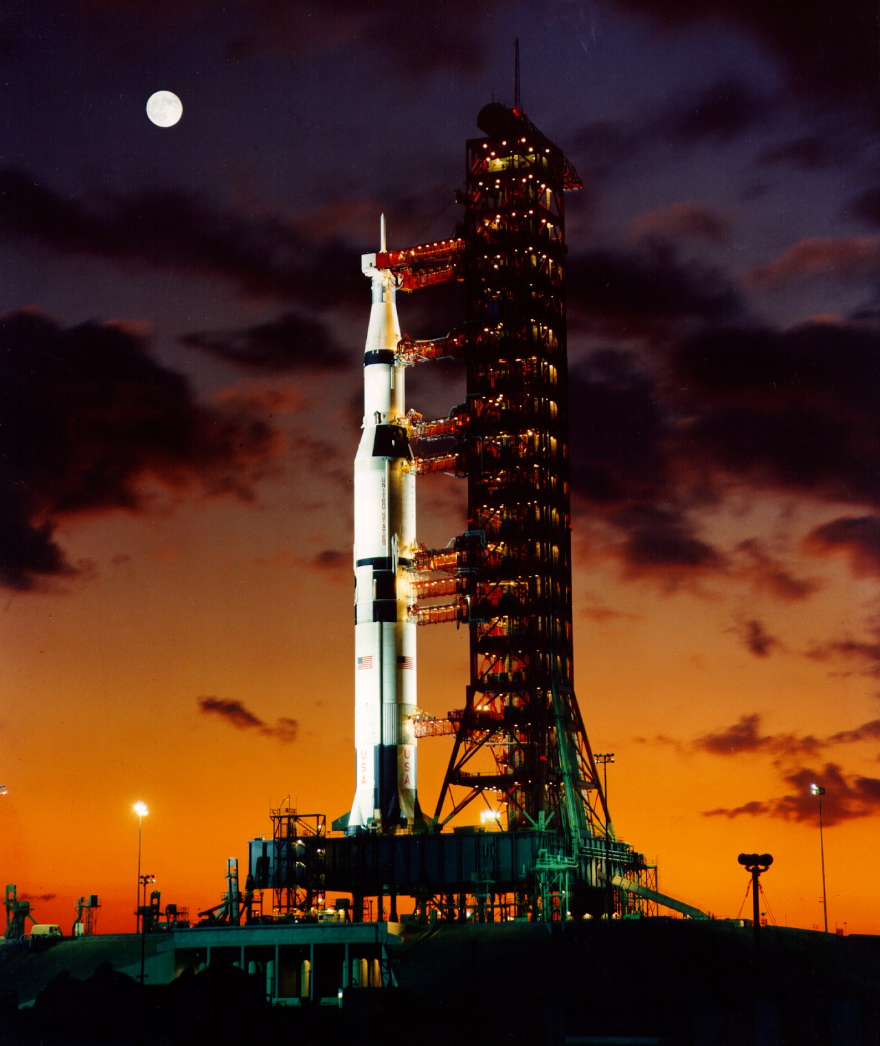 SATURN INT-21 LAUNCHES SKYLAB SPACE STATION 8x10 PHOTO 